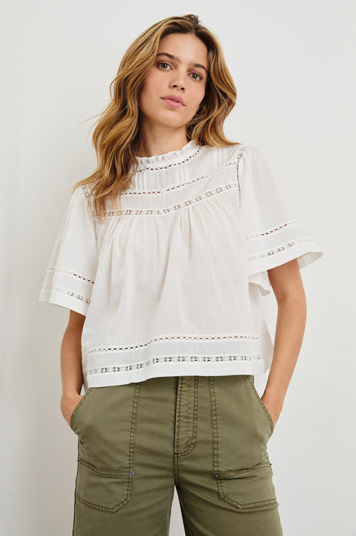 DAISY-WHITE-FRONT