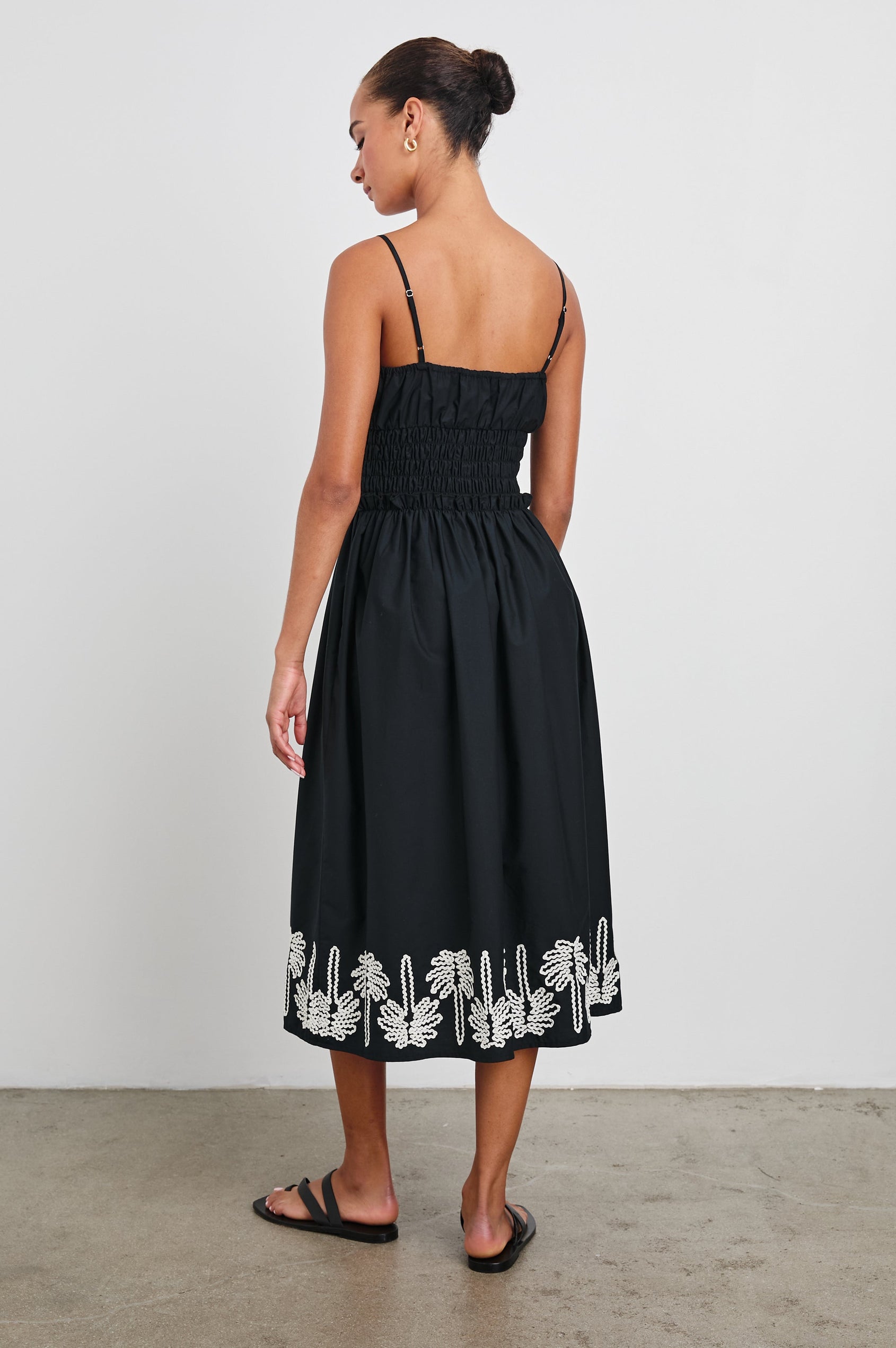 BAJA-BLACK-IVORY-PALM-TREES-BACK