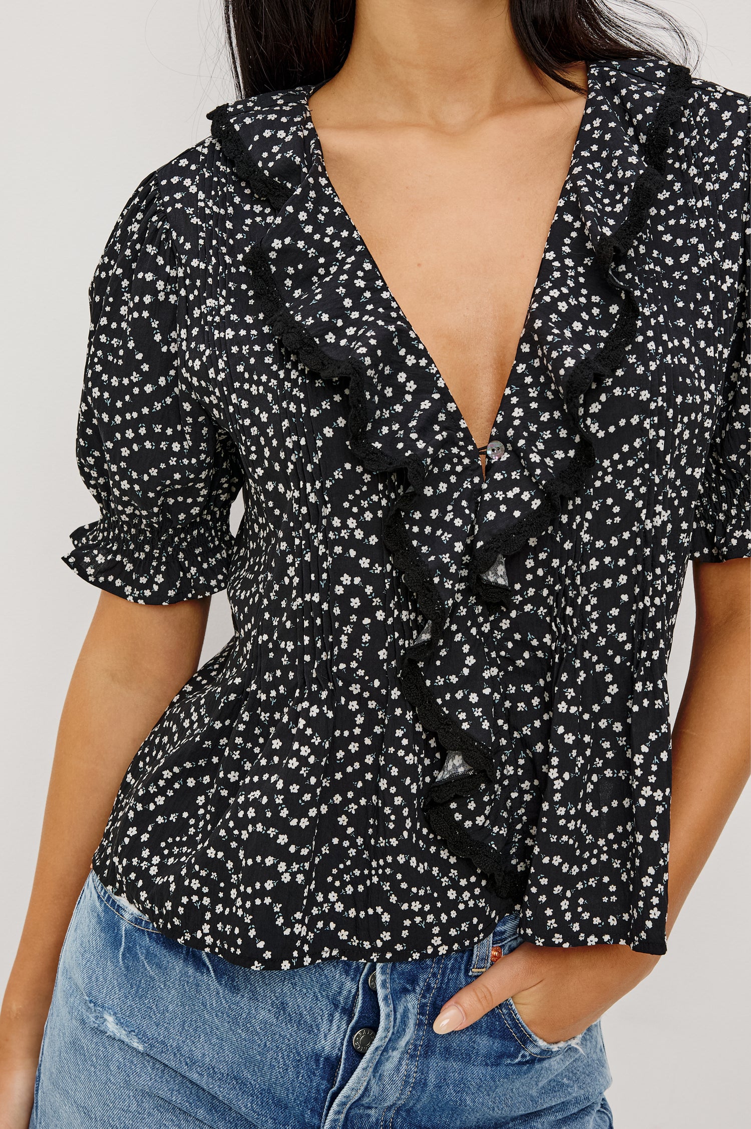 Bloom Poplin Top With Ruffle V-Neckline, Elbow-Length Puff Sleeves With Ruffled Cuffs, Pintuck Detailing, and Boxy Relaxed Fit in Mini Chain Daisies Colorway - Upper Body Front View Featured on Model