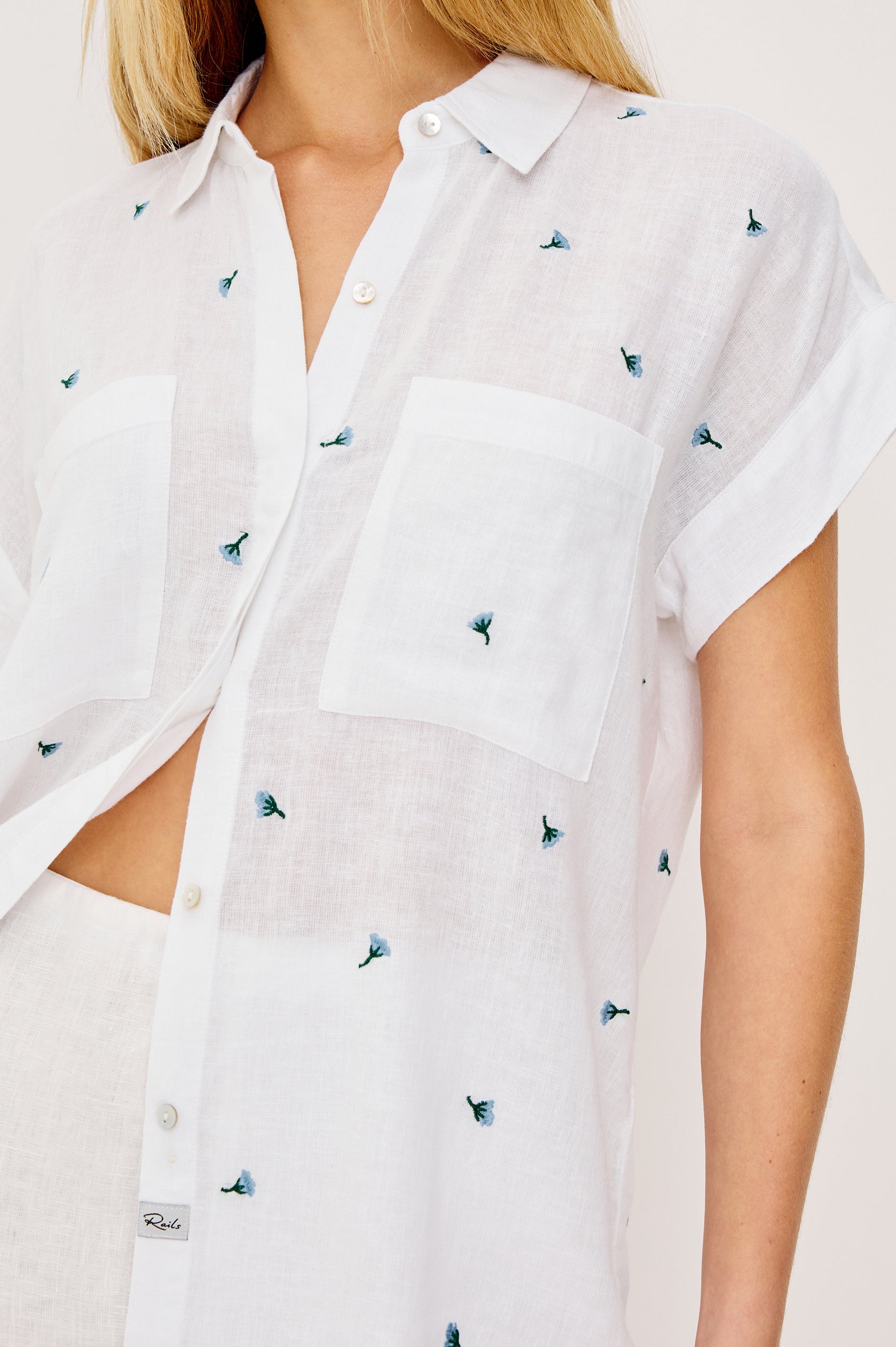 CITO SHIRT - BLUEBELL CARNATIONS