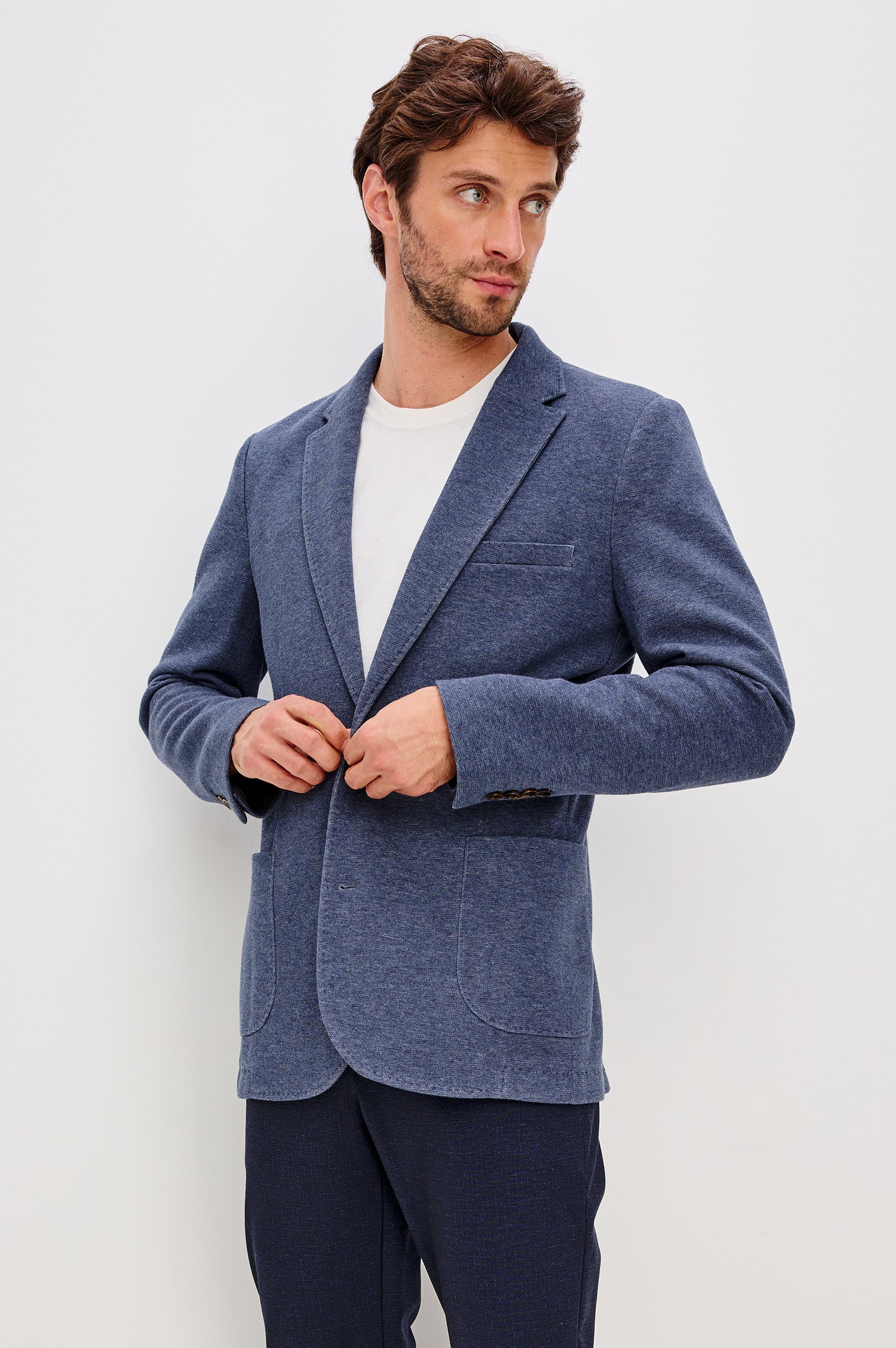 Lorenz Single Breasted Blazer with two patch pockets and one chest pocket in Navy Heather Colorway. Front View Shown on Model.