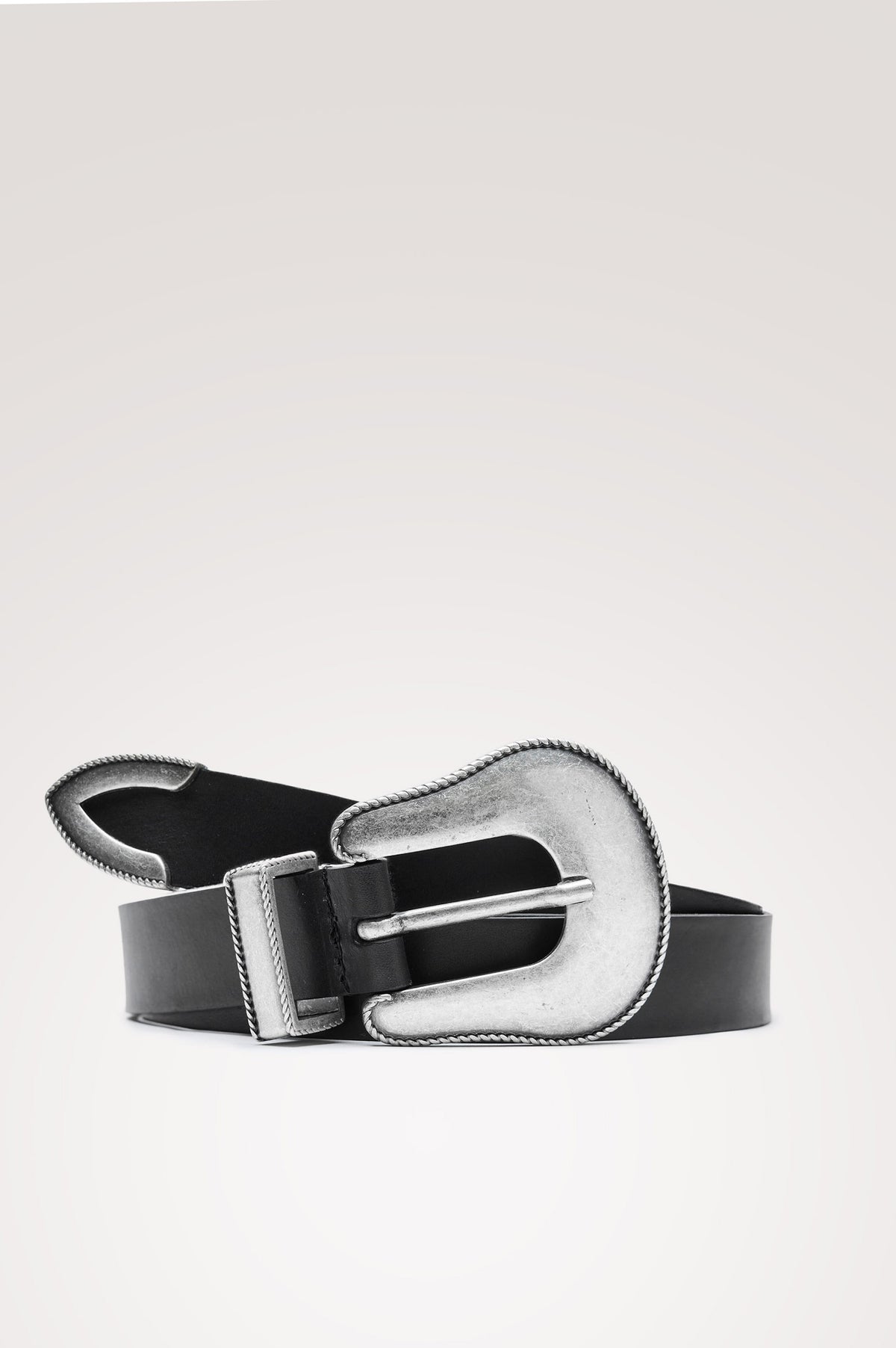Nashville Belt in Italian Leather with a Western-Inspired Buckle in Black Silver Colorway -Upper Body Front View Featured on Model.